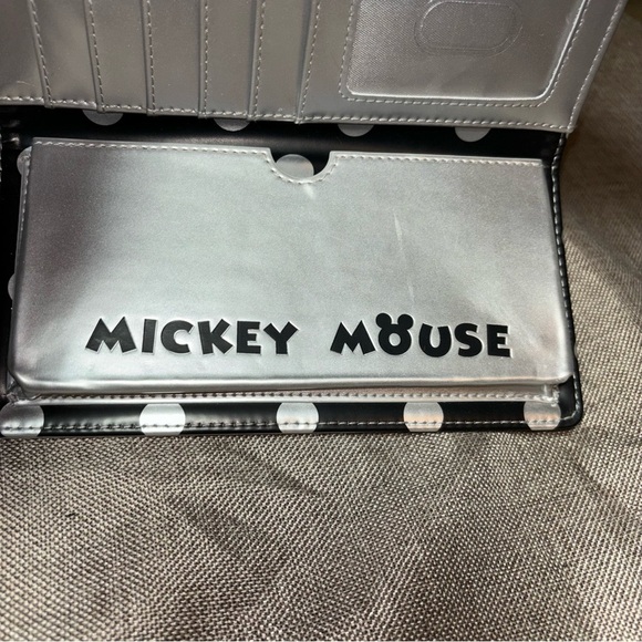Disney Mickey Mouse Grayscale Metallic Silver Wallet Clutch Wristlet - Picture 6 of 8